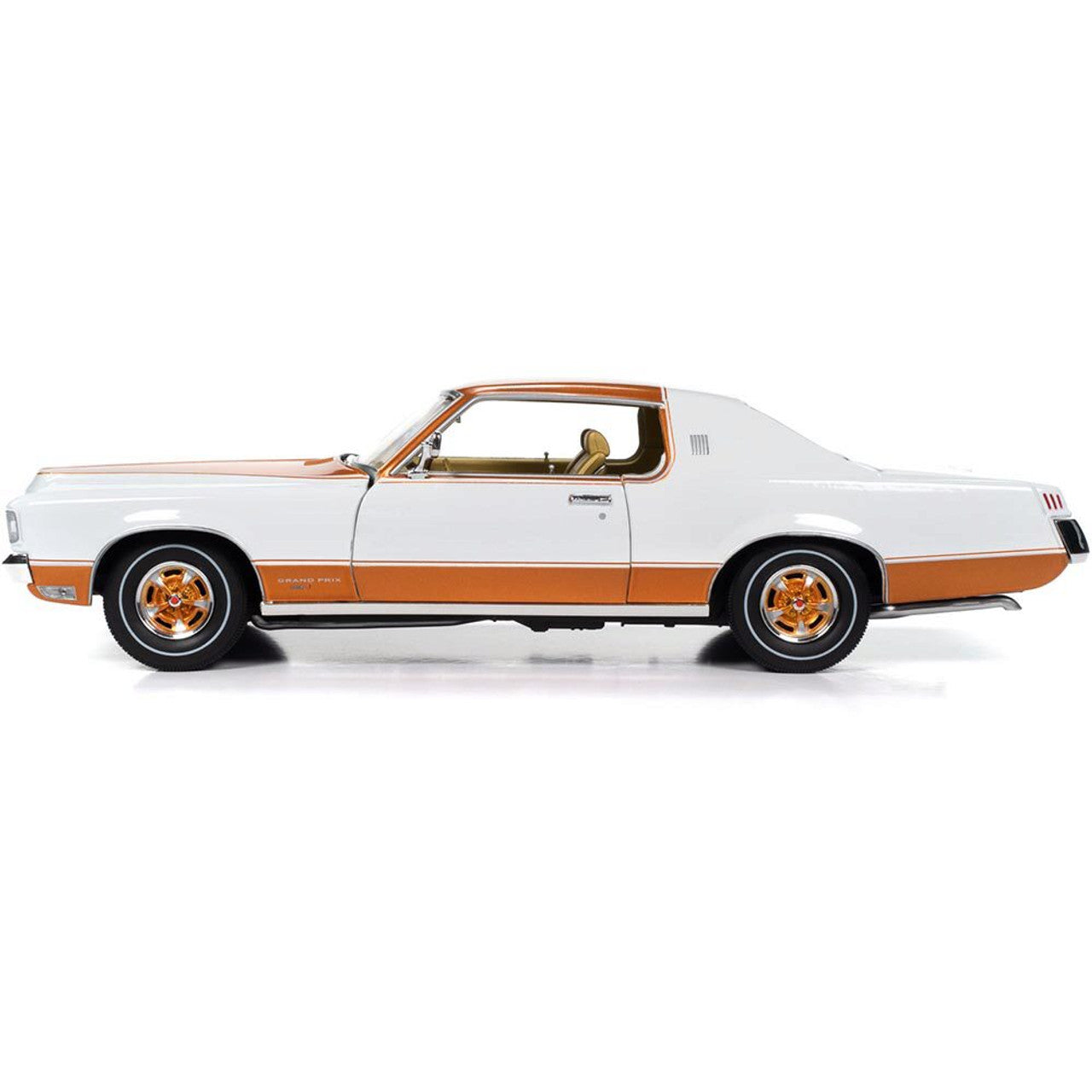 1969 Pontiac Grand Prix (Royal Bobcat) - Cameo White 1:18 Scale Diecast Model Car by American Muscle - Ertl