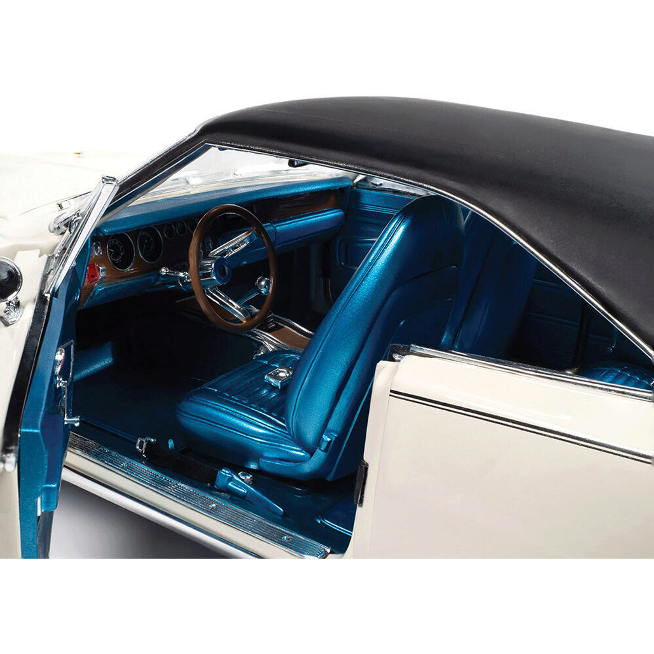 1970 Dodge Charger R/T MCACN - White 1:18 Scale Diecast Model Car by American Muscle - Ertl