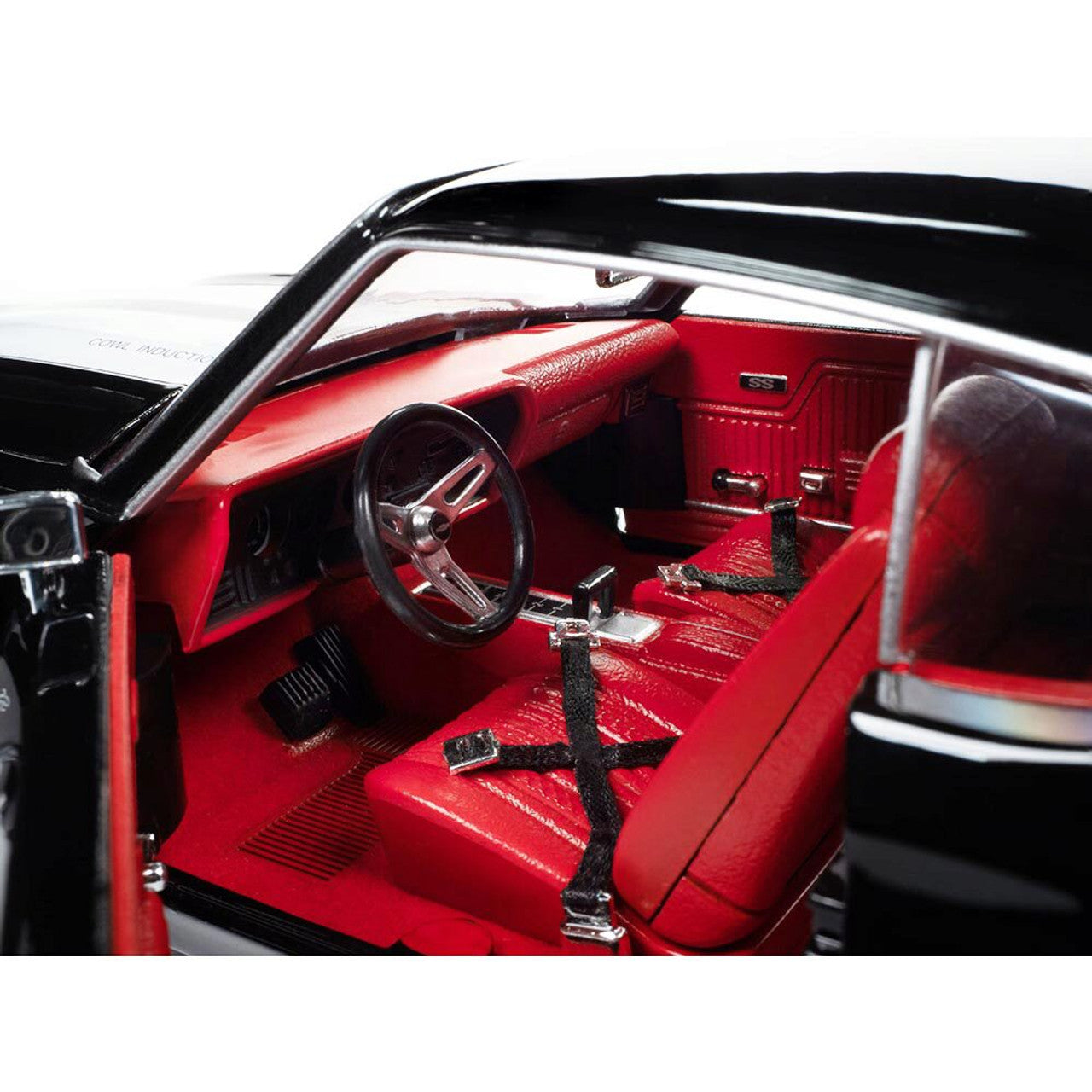 1970 Chevrolet Chevelle Hardtop (Hemmings Muscle Machines) 1:18 Scale Diecast Model Car by American Muscle - Ertl