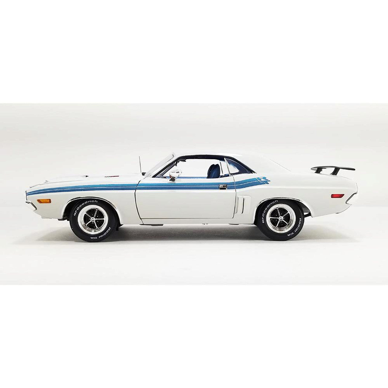 1971 Dodge Challenger R/T - Brite White with Blue 1:18 Scale Diecast Model Car by Acme