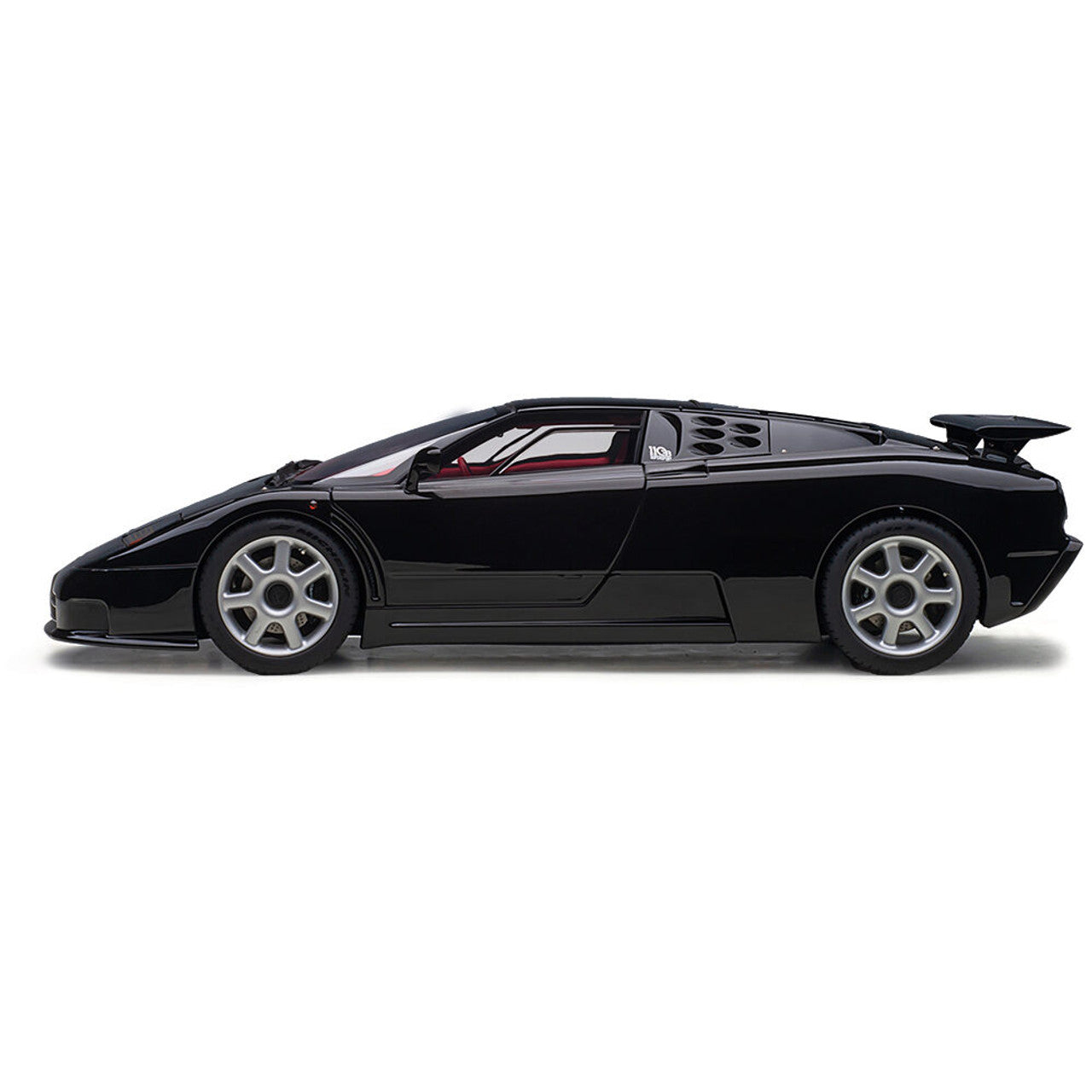 Bugatti EB110 SS - Nero Black 1:18 Scale Composite Diecast Model Car by AutoArt