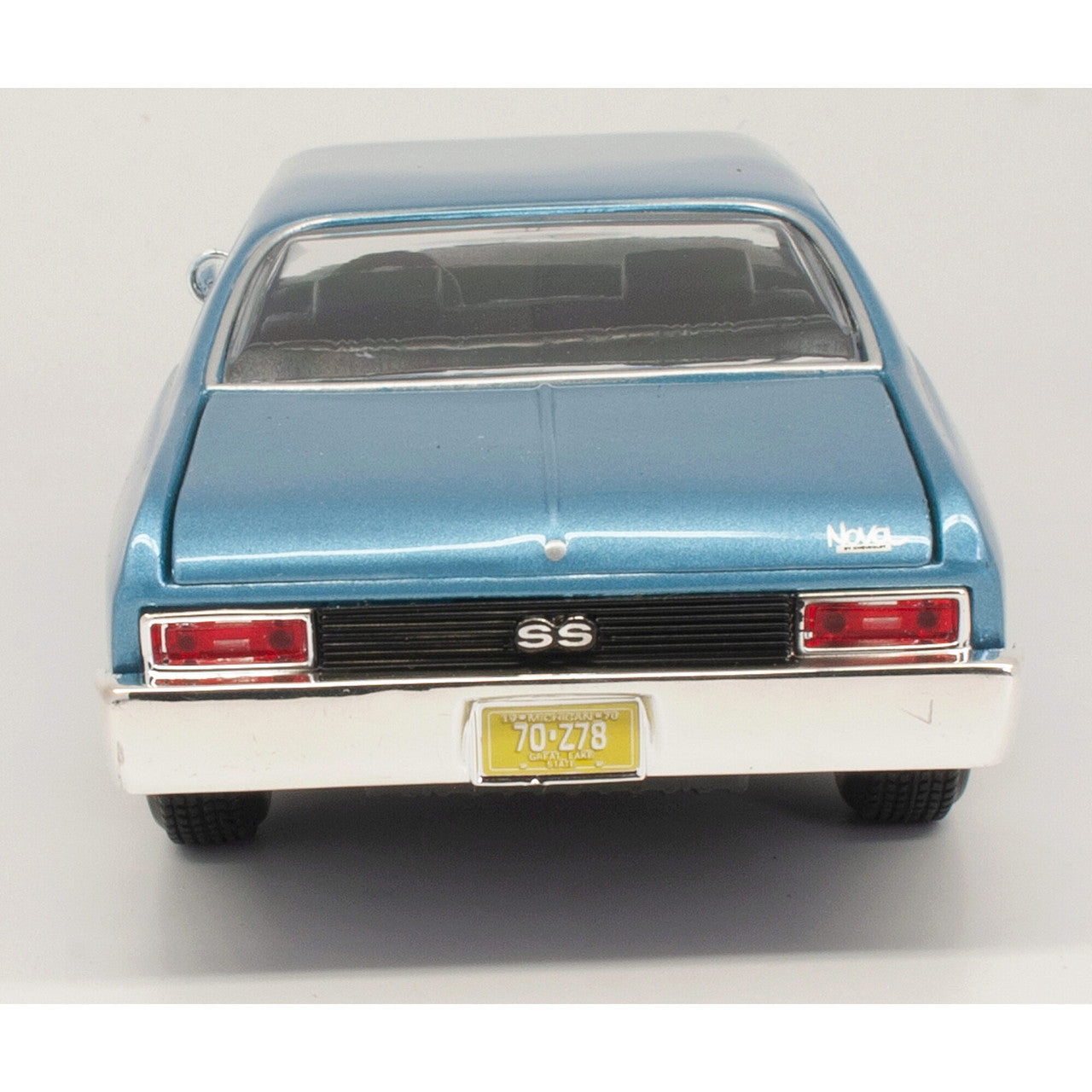 1970 Chevrolet Nova SS 1:24 Scale Diecast Model Car by Maisto