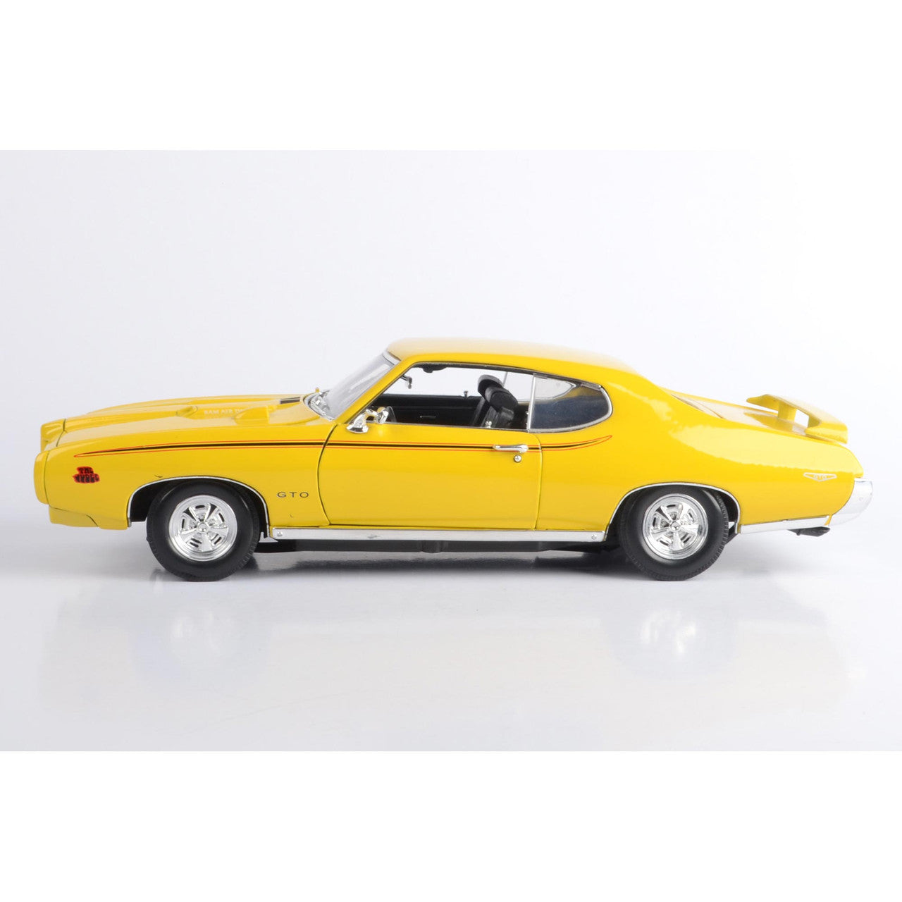 1969 Pontiac GTO Judge - Yellow 1:18 Scale Diecast Model by Motormax