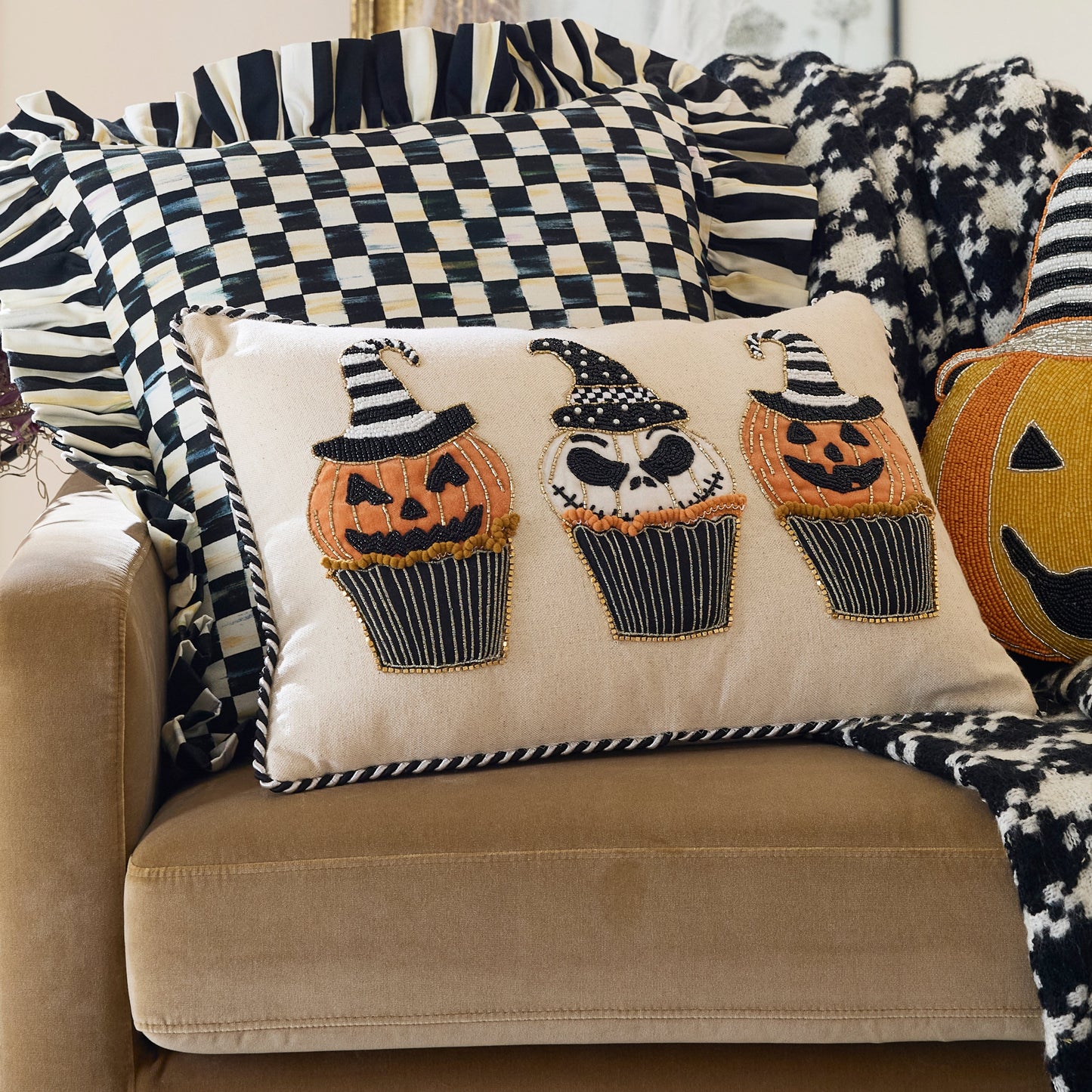 Jack O¡¯ Lantern Cupcake Lumbar Throw Pillow