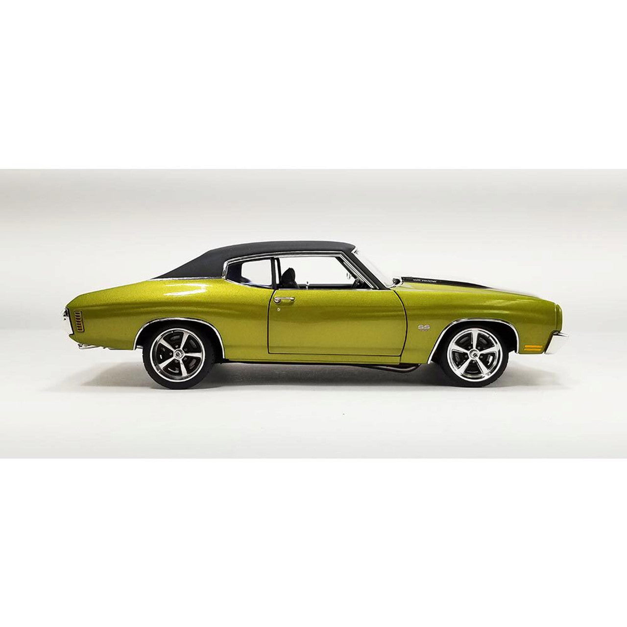 1970 Chevrolet Chevelle SS Restomod - Green with Vinyl Top 1:18 Scale Diecast Model Car by Acme