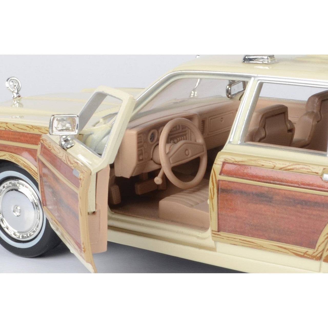 1979 Chrysler LeBaron Town & Country-Light Cashmere 1:24 Scale Diecast Model Car by Motormax