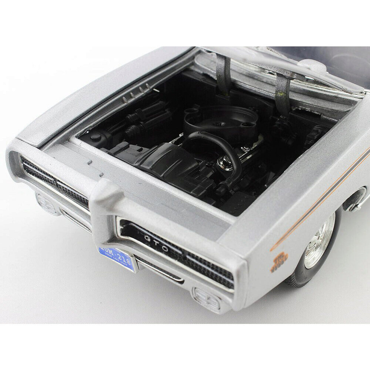 1969 Pontiac GTO Judge - Silver 1:18 Scale Diecast Model Car by Motormax