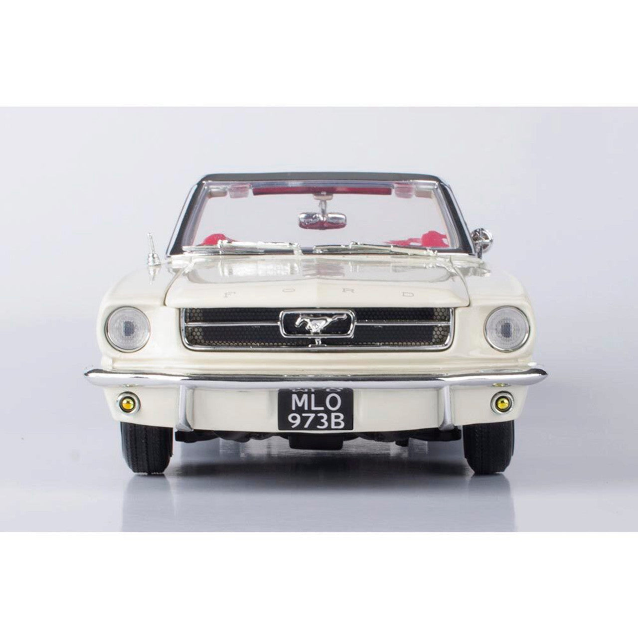 James Bond - 1964 1/2 Ford Goldfinger Mustang - White 1:18 Scale Diecast Model Car by Motormax