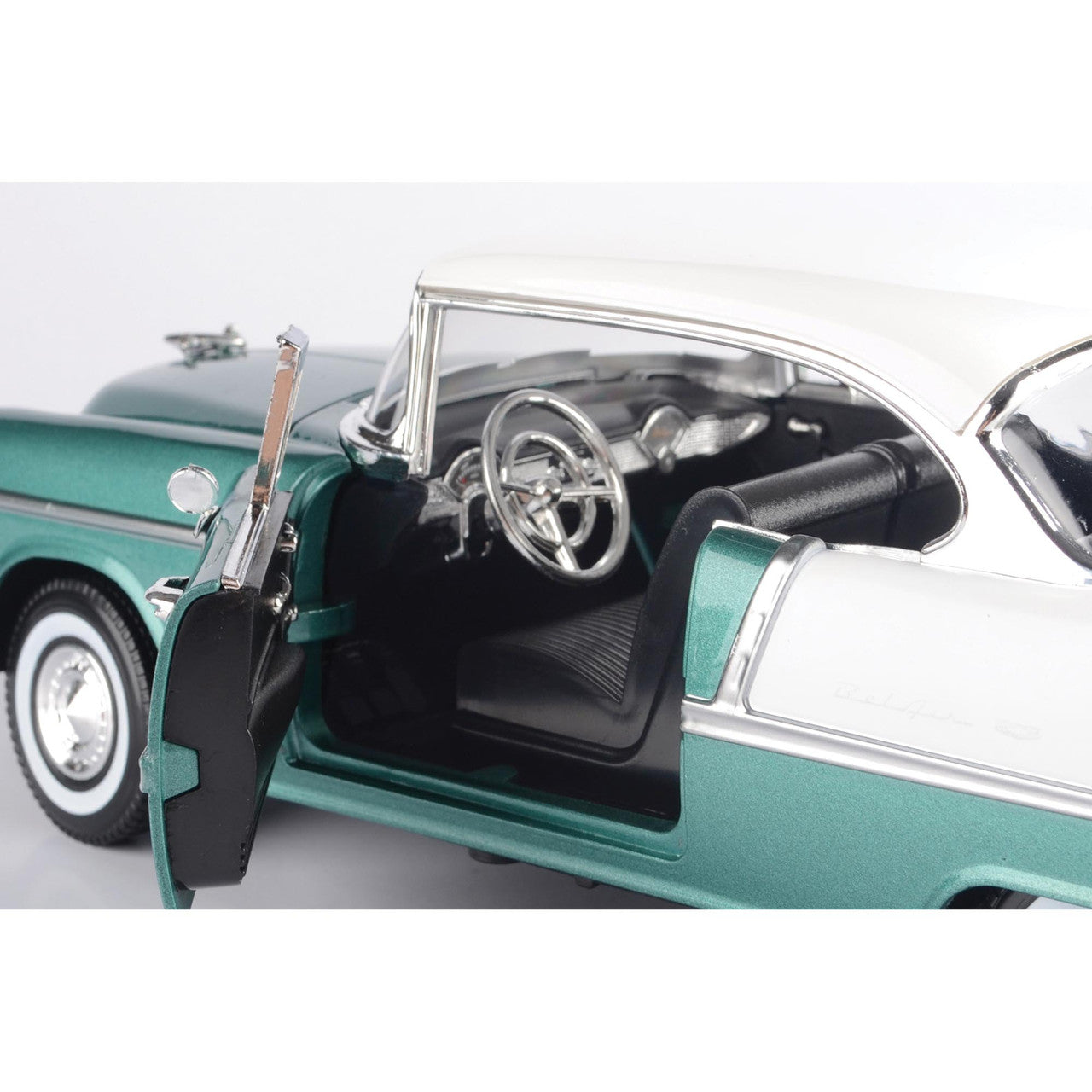 1955 Chevy Bel Air Hardtop 1:18 Scale Diecast Model Car by Motormax