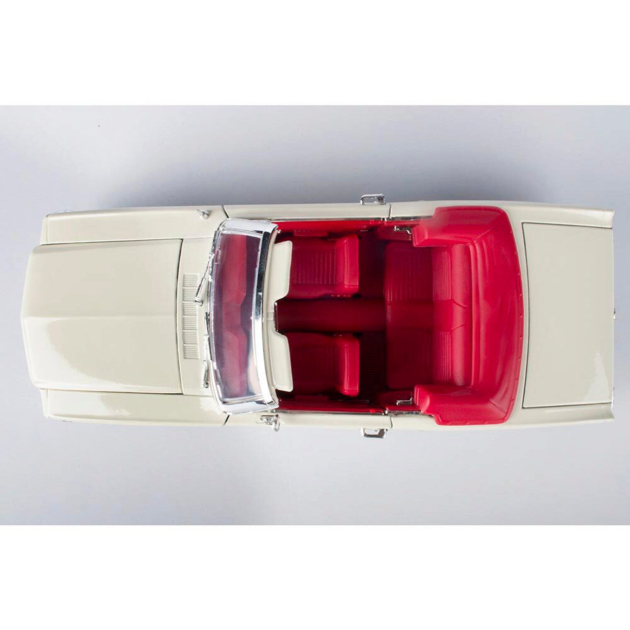 James Bond - 1964 1/2 Ford Goldfinger Mustang - White 1:18 Scale Diecast Model Car by Motormax