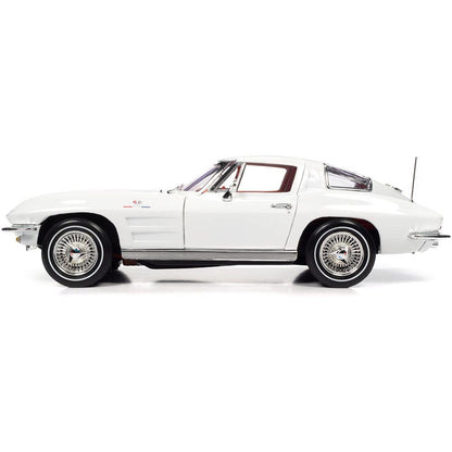 1963 Chevrolet Corvette Split Window Coupe (MCACN) - Ermine White 1:18 Scale Diecast Model Car by American Muscle - Ertl