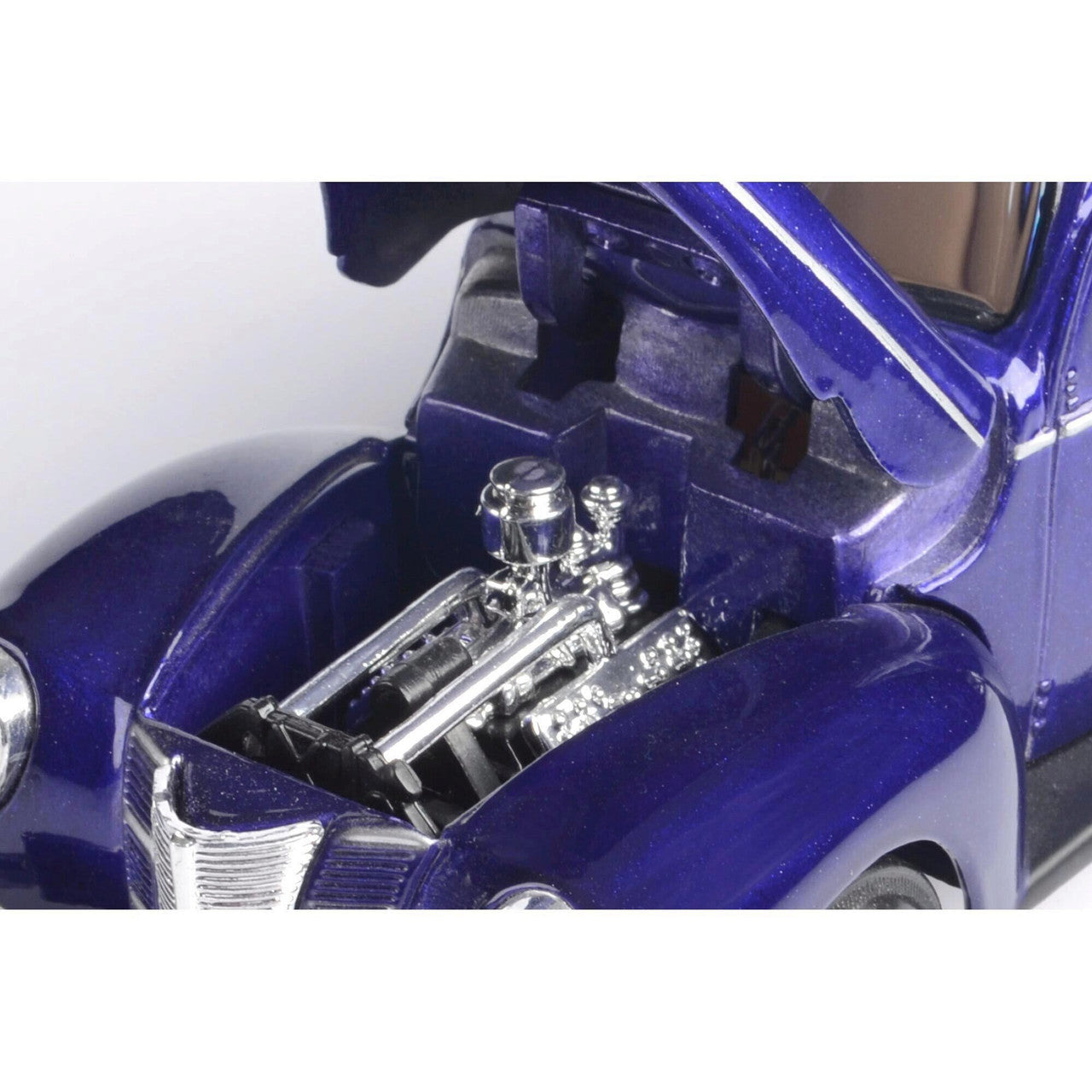 1940 Ford Sedan Delivery-Metallic Purple 1:24 Scale Diecast Model Car by Motormax