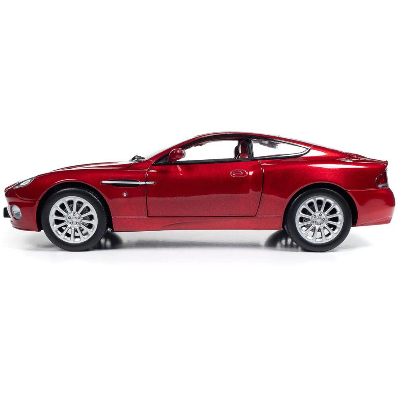 2005 Aston Martin V-12 Vanquish S 1:18 Scale Diecast Model Car by Auto World
