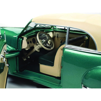 1947 Cadillac Series 62 Cabriolet - Ardsley Green 1:18 Scale Diecast Model Car by Auto World