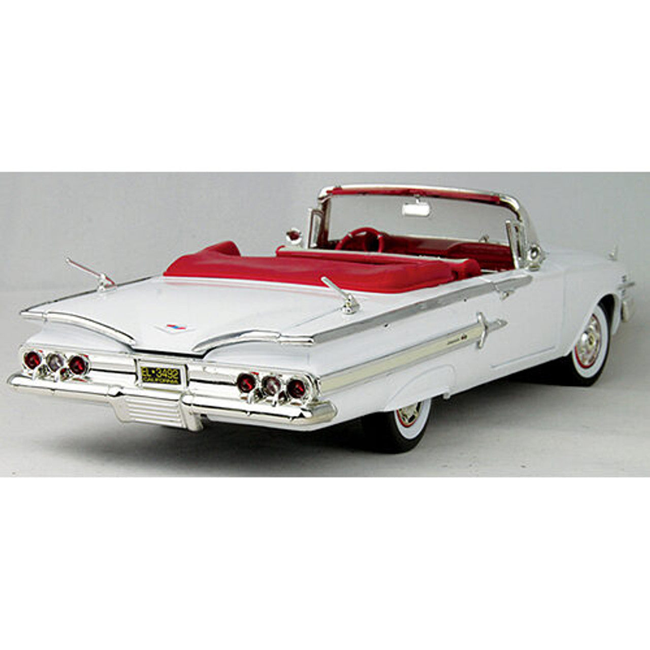 1960 Chevy Impala Convertible - White 1:18 Scale Diecast Model by Motormax