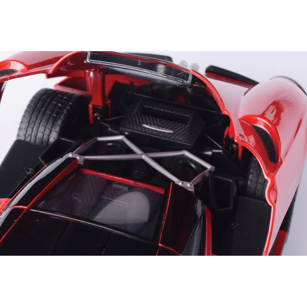 Pagani Huayra - 1:18 Red 1:18 Scale Diecast Model Car by Motormax