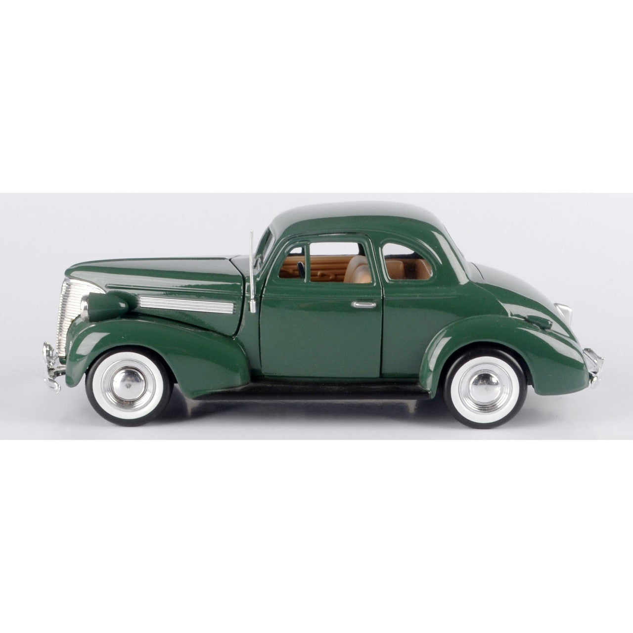 1939 Chevrolet Coupe - Green 1:24 Scale Diecast Model Car by Motormax
