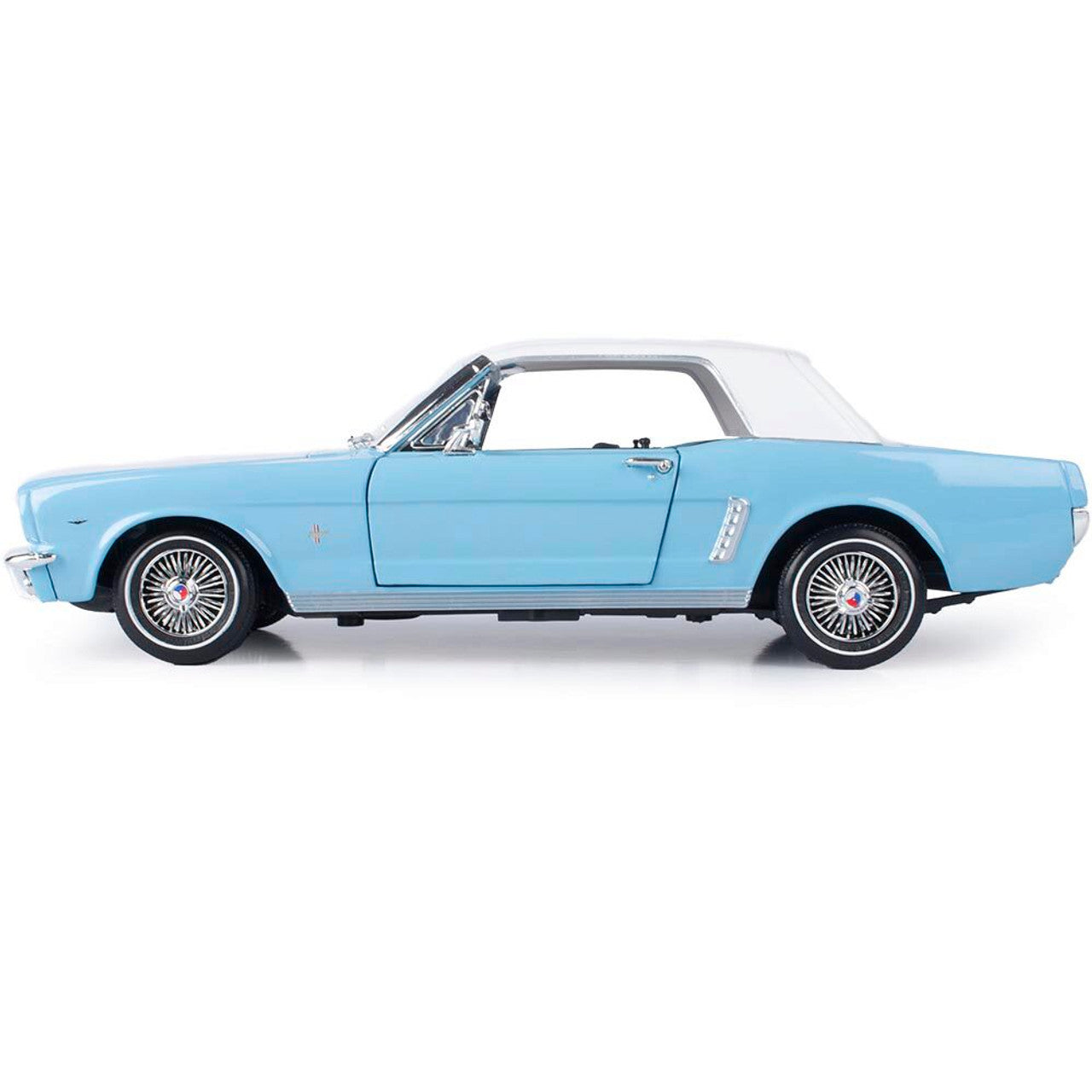 James Bond 1964 1/2 Ford Mustang Thunderball Hardtop - Blue/White 1:18 Scale Diecast Model Car by Motormax