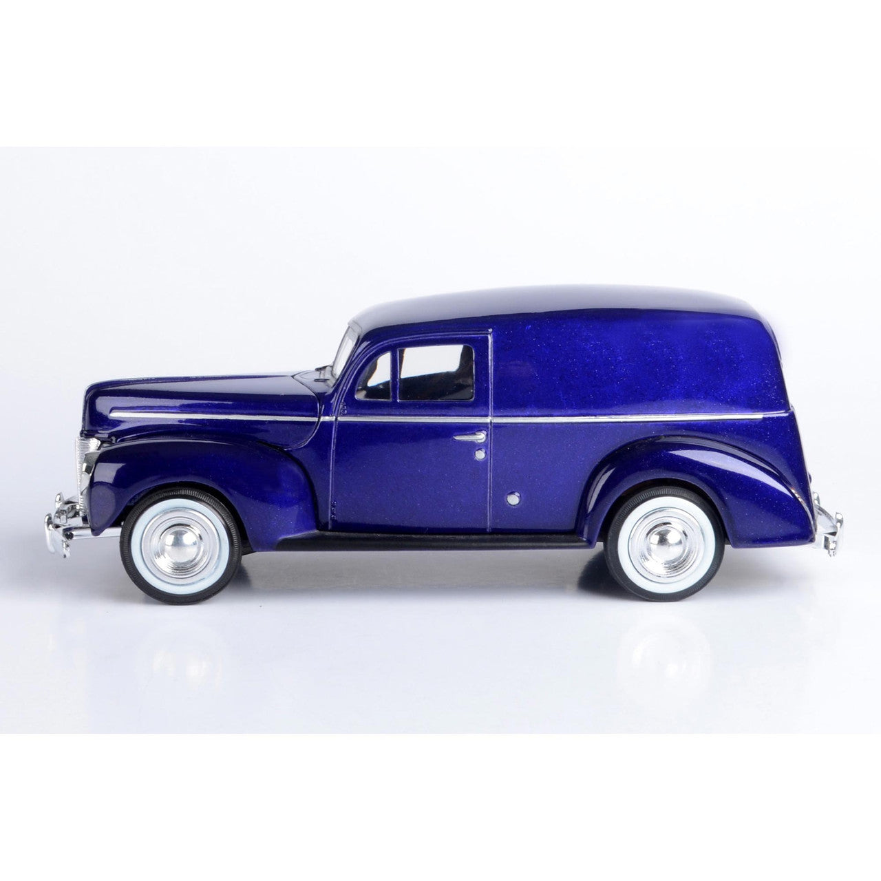 1940 Ford Sedan Delivery-Metallic Purple 1:24 Scale Diecast Model Car by Motormax