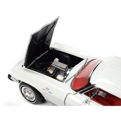 1963 Chevrolet Corvette Split Window Coupe (MCACN) - Ermine White 1:18 Scale Diecast Model Car by American Muscle - Ertl