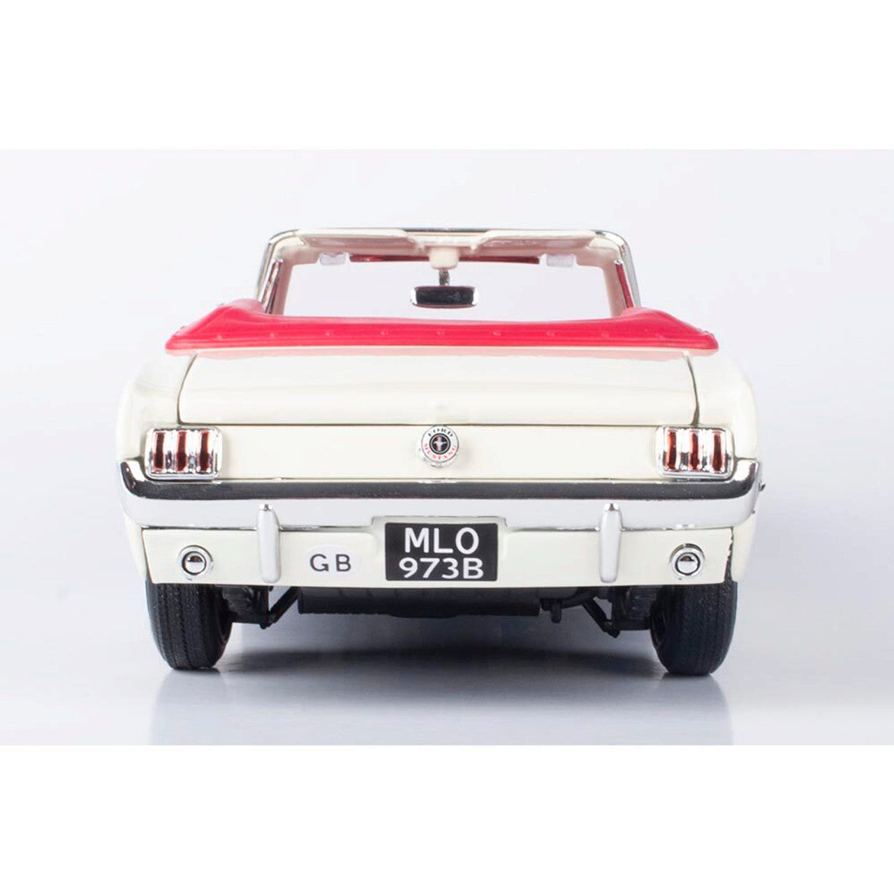 James Bond - 1964 1/2 Ford Goldfinger Mustang - White 1:18 Scale Diecast Model Car by Motormax