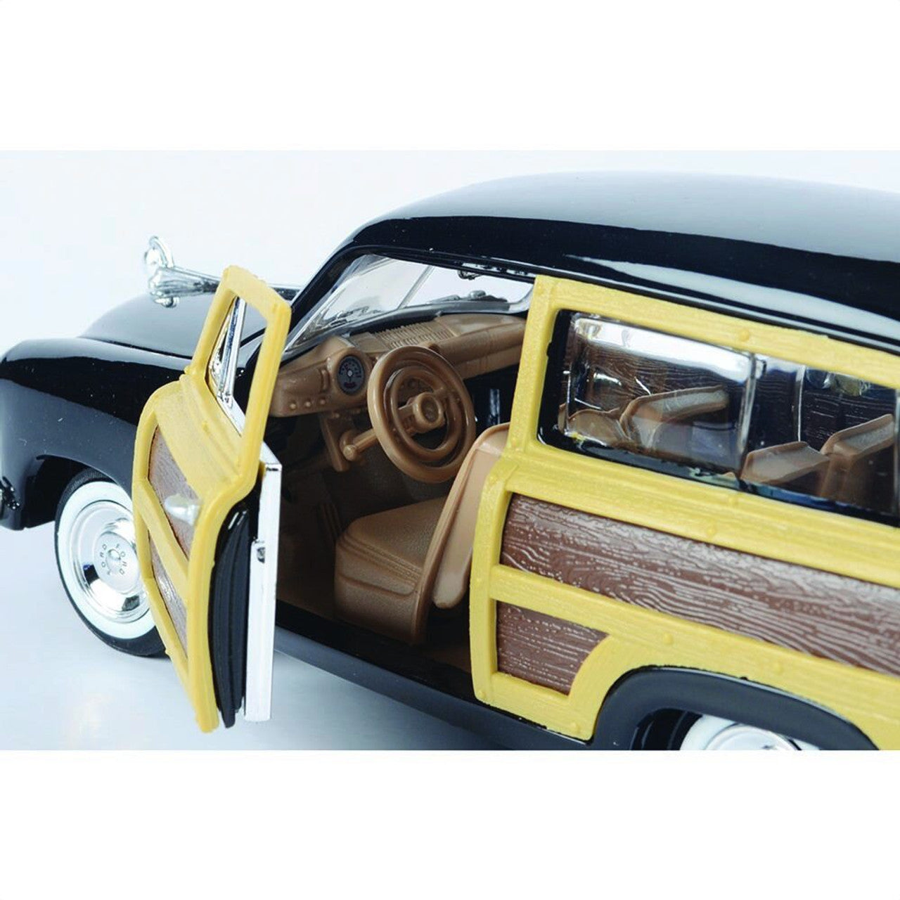 1949 Ford Woody Wagon 1:24 Scale Diecast Model by Motormax