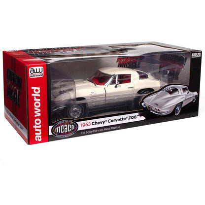 1963 Chevrolet Corvette Split Window Coupe (MCACN) - Ermine White 1:18 Scale Diecast Model Car by American Muscle - Ertl