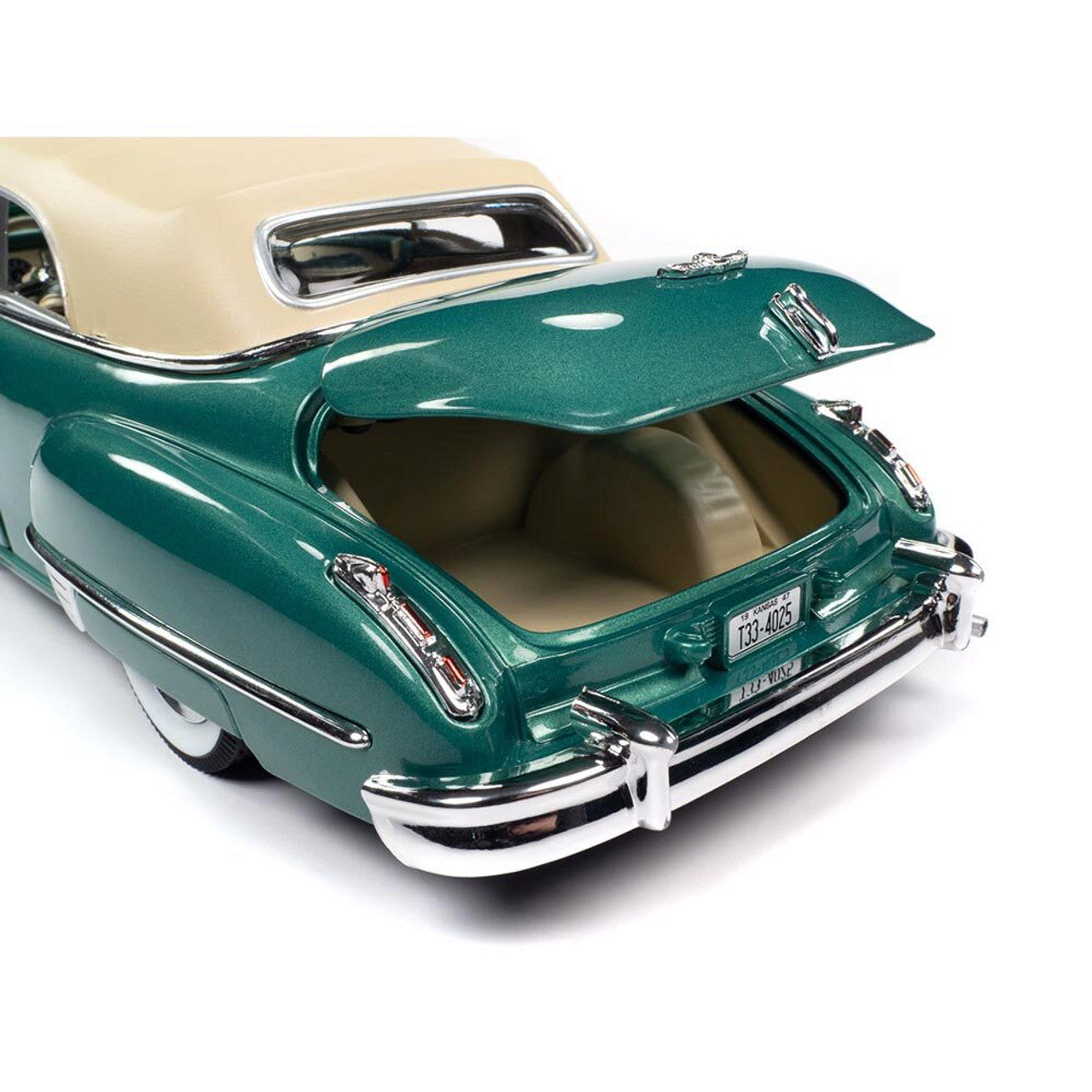 1947 Cadillac Series 62 Cabriolet - Ardsley Green 1:18 Scale Diecast Model Car by Auto World