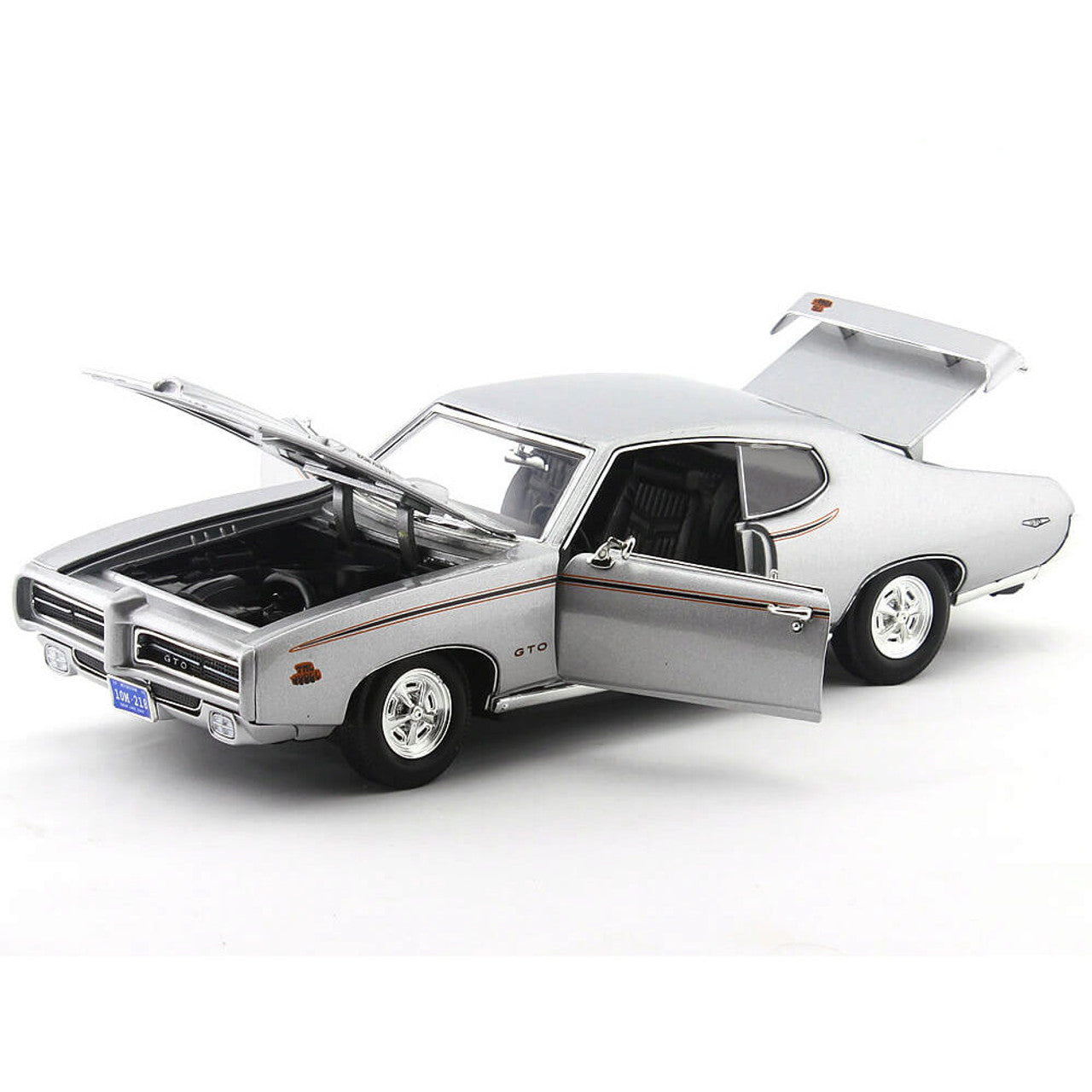 1969 Pontiac GTO Judge - Silver 1:18 Scale Diecast Model Car by Motormax