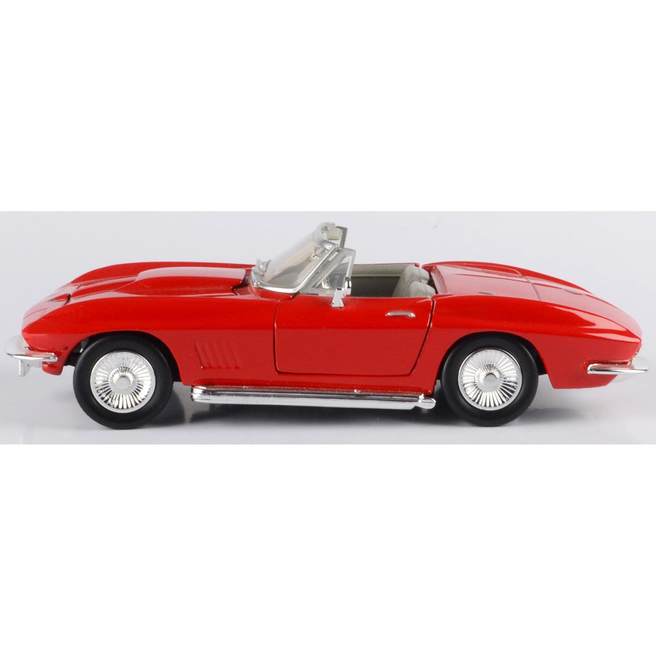 1967 Corvette - Red 1:24 Scale Diecast Model Car by Motormax
