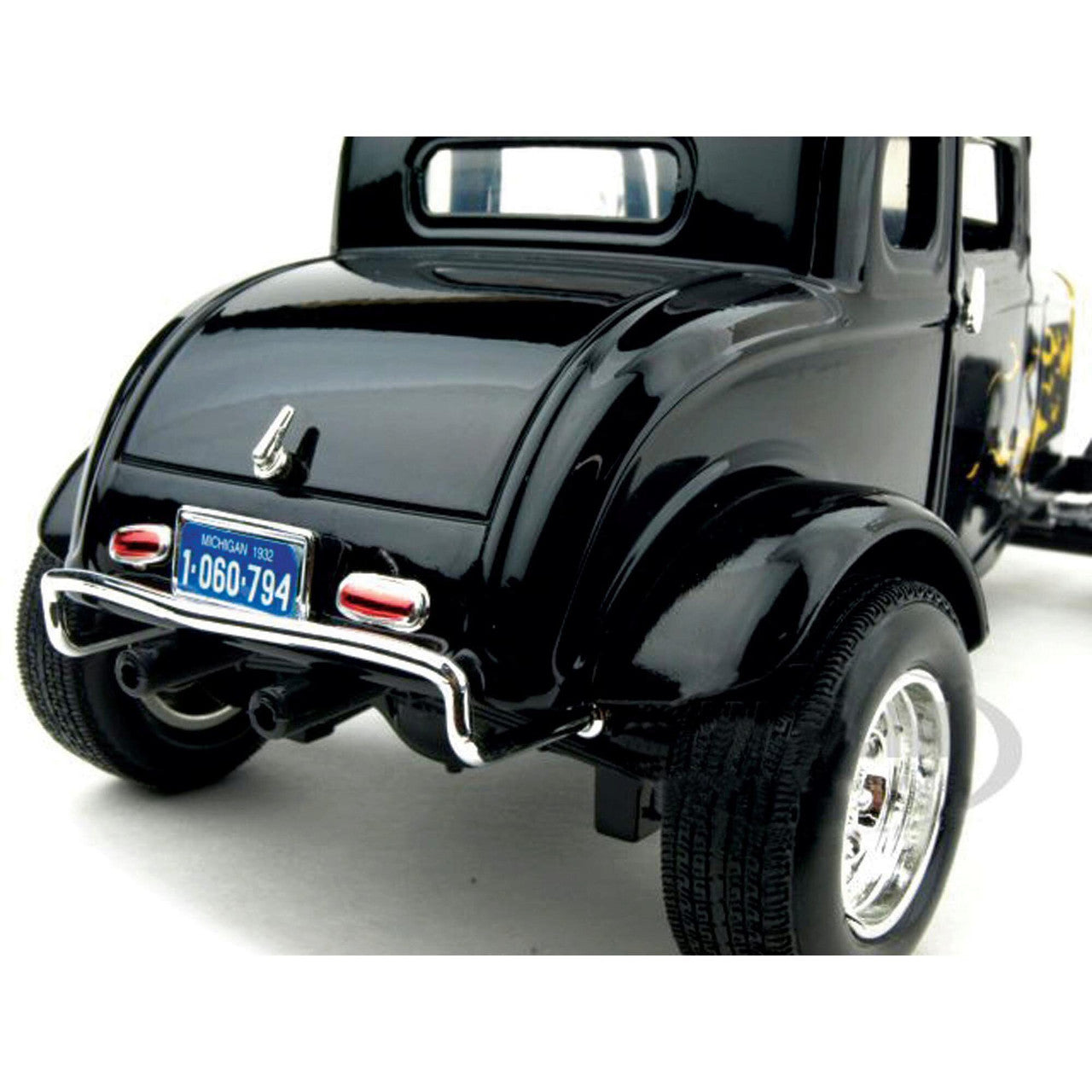 1932 Ford Hot Rod - Black Flames 1:18 Scale Diecast Model by Motormax