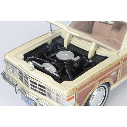 1979 Chrysler LeBaron Town & Country-Light Cashmere 1:24 Scale Diecast Model Car by Motormax