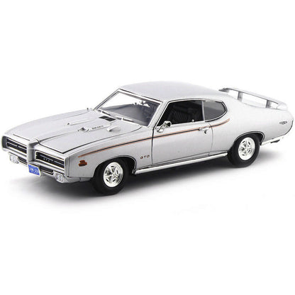 1969 Pontiac GTO Judge - Silver 1:18 Scale Diecast Model Car by Motormax