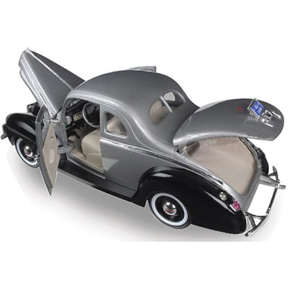 1940 Ford Deluxe 1:18 Scale Diecast Model by Motormax