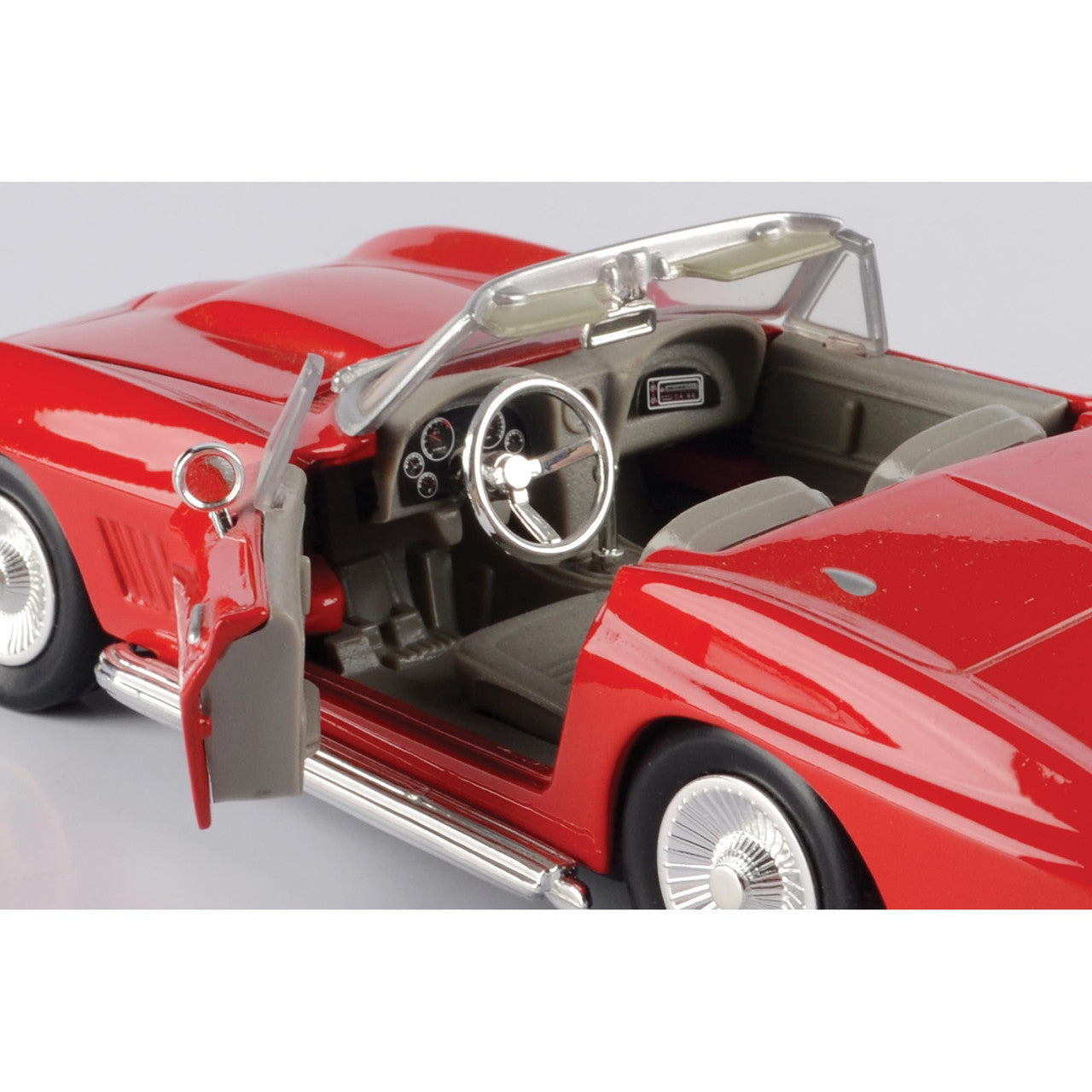 1967 Corvette - Red 1:24 Scale Diecast Model Car by Motormax
