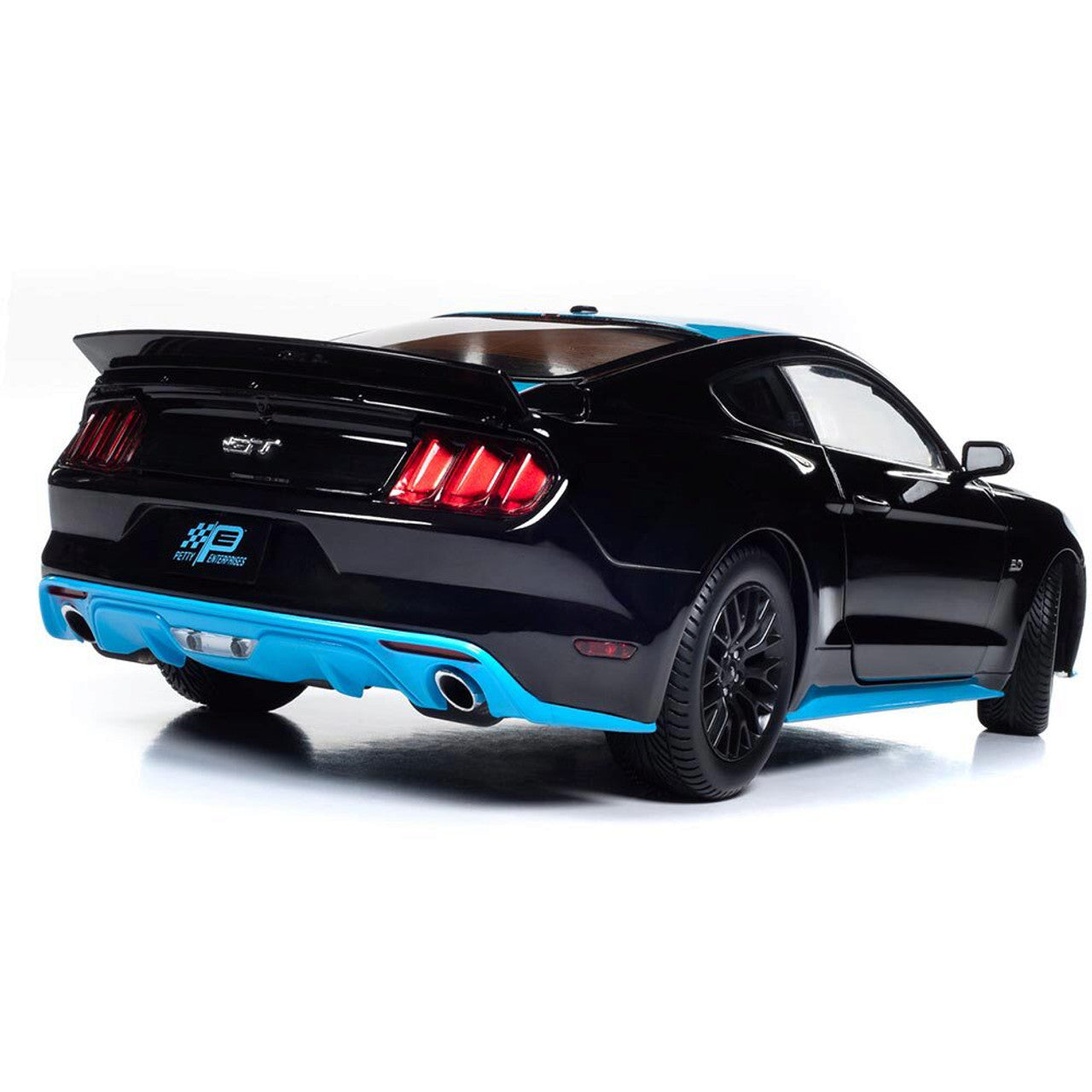 2015 Ford Mustang Petty's Garage 1:18 Scale Diecast Model Car by Auto World