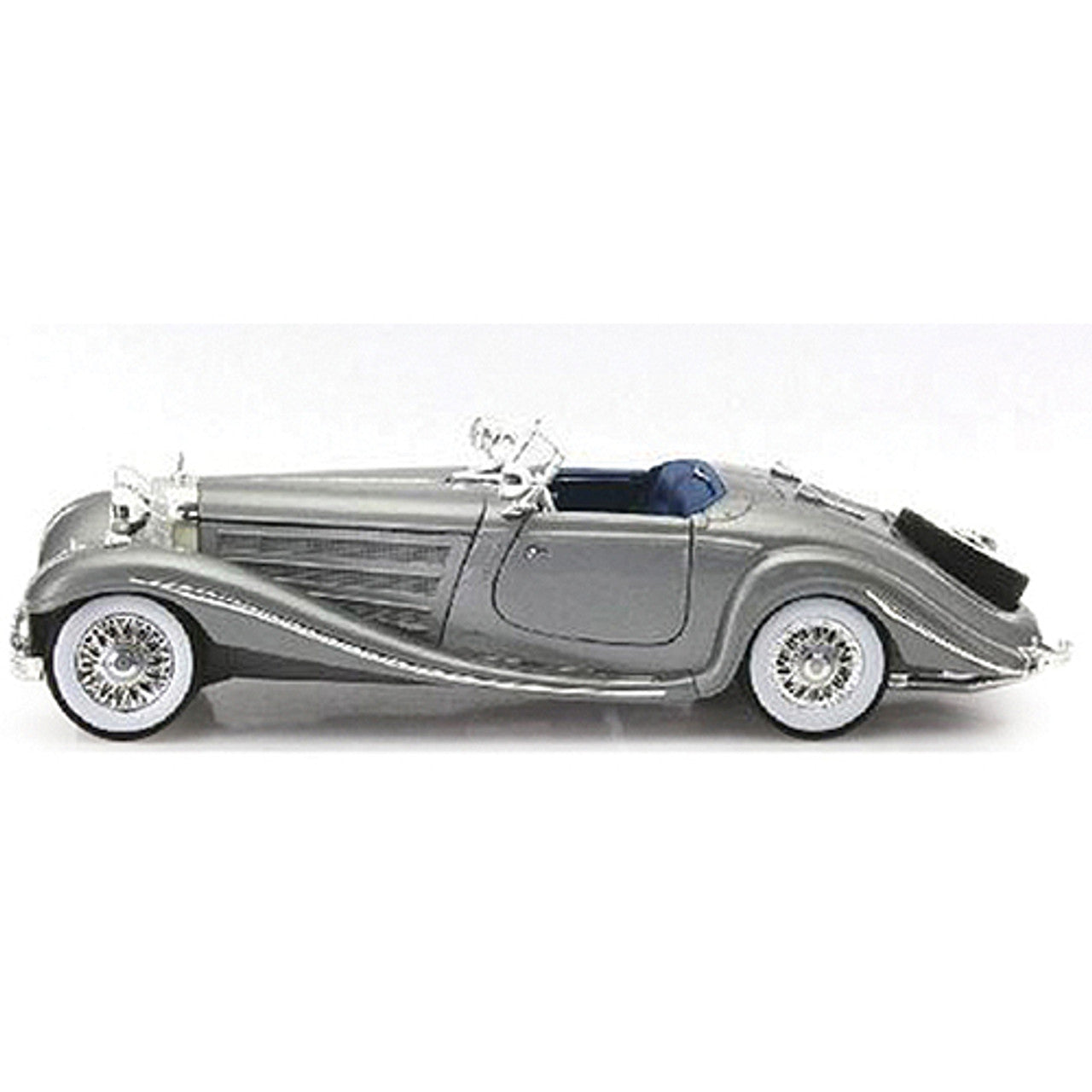 1936 Mercedes 500 K Special Roadster - silver 1:18 Scale Diecast Model by Maisto