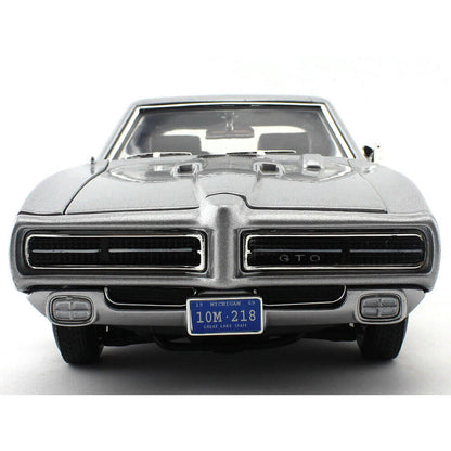 1969 Pontiac GTO Judge - Silver 1:18 Scale Diecast Model Car by Motormax