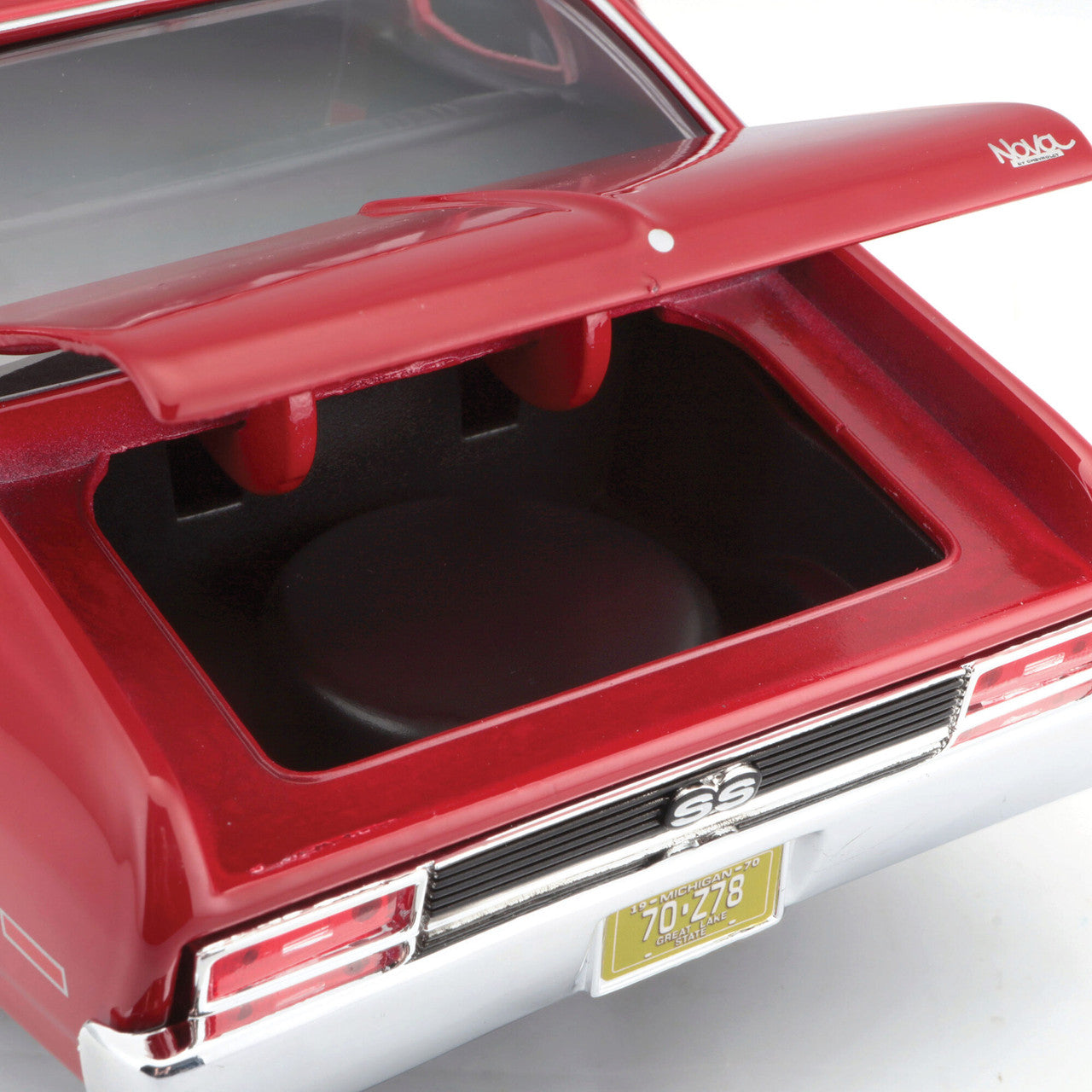 1970 Chevrolet Nova SS Coupe - Red 1:18 Scale Diecast Model Car by Maisto
