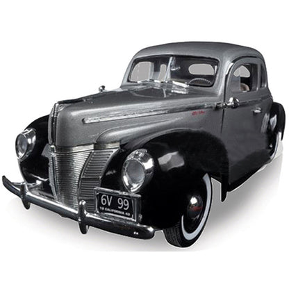 1940 Ford Deluxe 1:18 Scale Diecast Model by Motormax