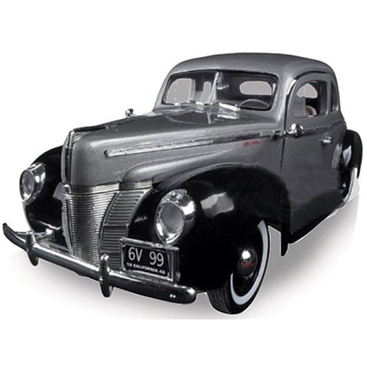 1940 Ford Deluxe 1:18 Scale Diecast Model by Motormax